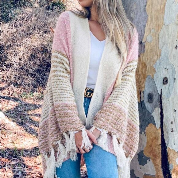 Poncho Style‎ Cardigan OS - Picture 3 of 16